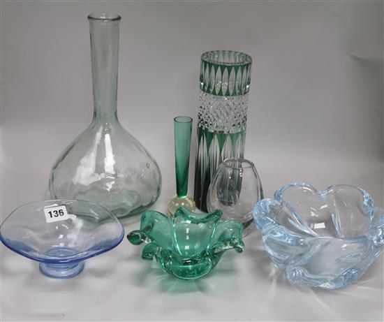 A group of glassware